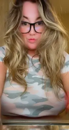 Hands up if you wanna slide your dick in between them 🙋🏼‍♀️