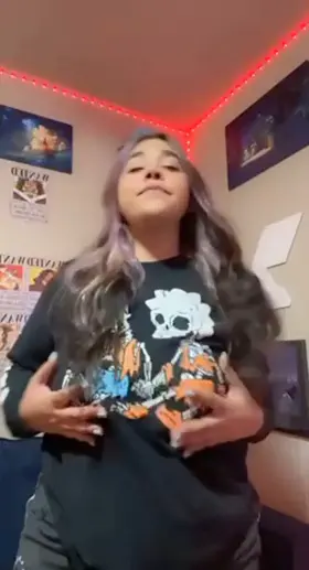 Would you accept a late night nude from me?💦