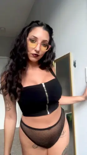 I need a Daddy to watch horror movies with