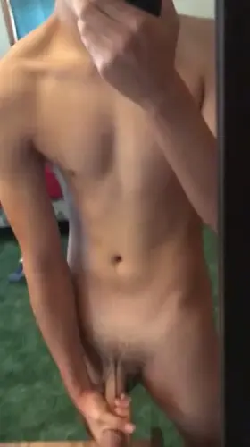 milking my big young cock💦 check out my profile