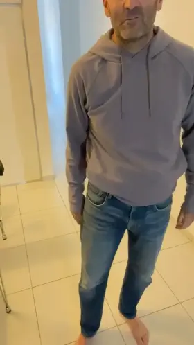 [47] am I into age gaps or just hotwives? Sound on