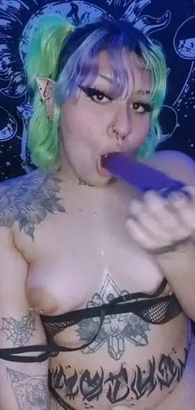 Chubby goth slut wants to squirt for you 🤤 I'll be all yours 🖤 I'm available for [CAM] [SEXT] [JOI] [RATE] [GFE] [DOM] ✨ VENMO AVAILABLE!!! ✨