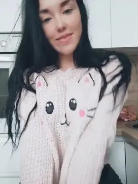 My first post here 🙈 Hope you like medium size titties too!🥰