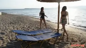 Making out in Paradise