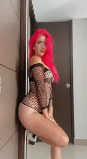 There's always a wild side to an innocent face👅😈[VIDEO]