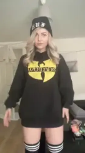 Omggg 🥵 ( Her Folder pics+vids In Comments )