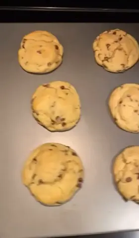 Cookies before bed 💋🥞🧇