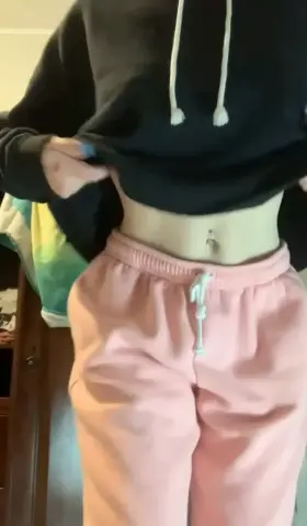 [fet]ish friendly [domme] queen 👑 available to play !! [sext] [cam] dick [Rate]s [gfe] custom [vid]s 💋😍😈 Cei joi sph !! Ass and foot worship