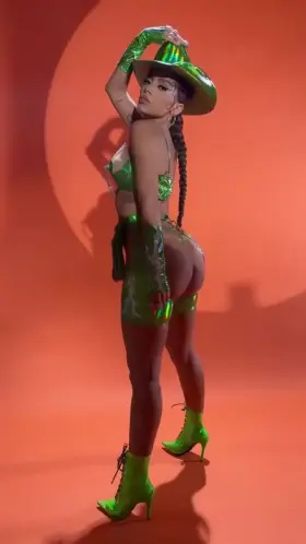 Anitta is a great cowgirl