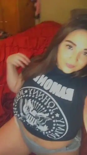 I’m probably more chubby than curvy but I hope I can still turn you on anyway 😉