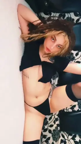 too bad that i cant spread my legs more