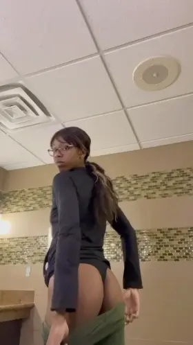 Locker room flash 🥰