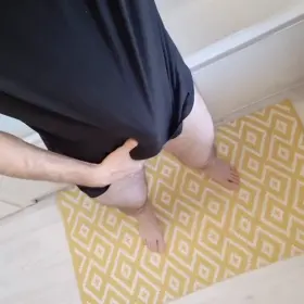 it just doesn't fit in these pants when it's hard