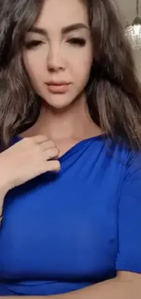 Smoking hot babe [reveal]