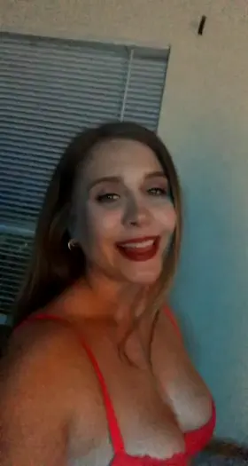 Hi Everyone Im HeadintheCloudz420