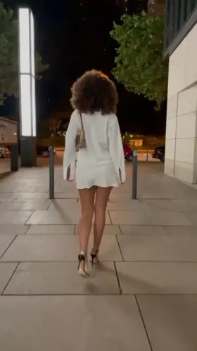 I love to see people in love!