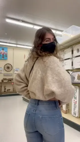 Flashing you while shopping 😏