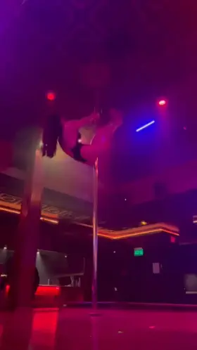 After the show pump my pussy ful backstage