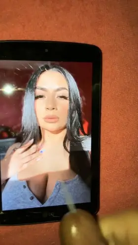 I love sluts with big fake lashes and lip filler