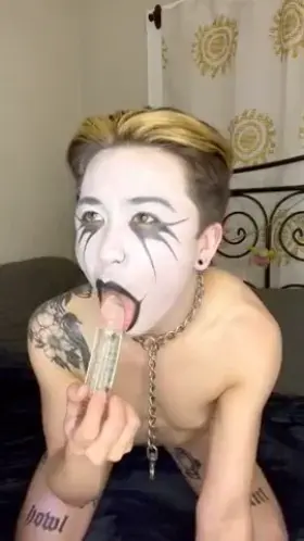 [ftm] [24] mess up my clown makeup while I make a mess of you ;)
