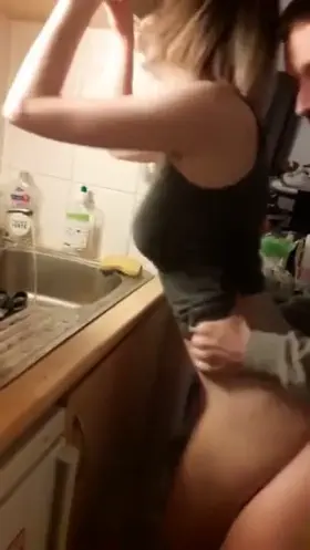 Amateur Babe Fuck in the kitchen