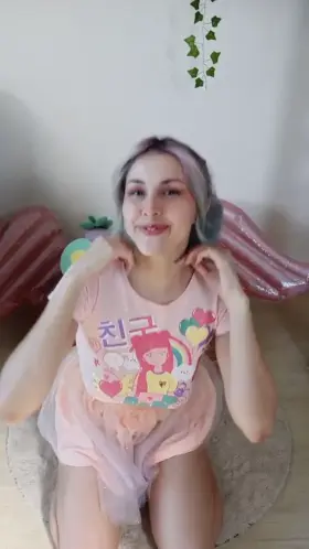 [Gif] They may be a bit too big for my childhood clothes now 😔