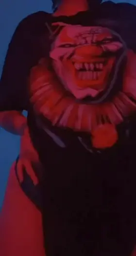 A lil strip tease for your Monday morning