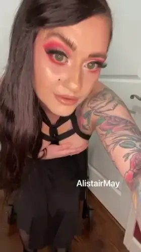 Can I be your goth gf?