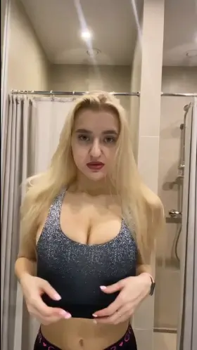 I think my sports bra is getting to tight.. so I took it off in the gym for u..