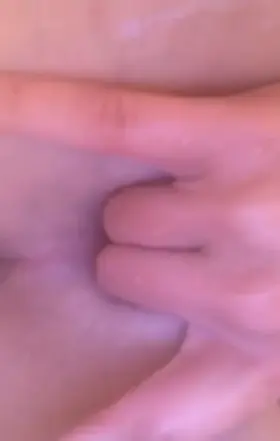 My gf fingering her pussy till she cums 😋 watch till the end