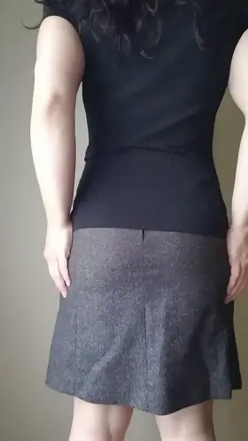 41 yr old milfie teacher. For those of you who ever wanted to peek under your hot teacher's skirt. ;)