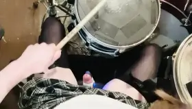It’s not possible to drum and cum 🥁💦