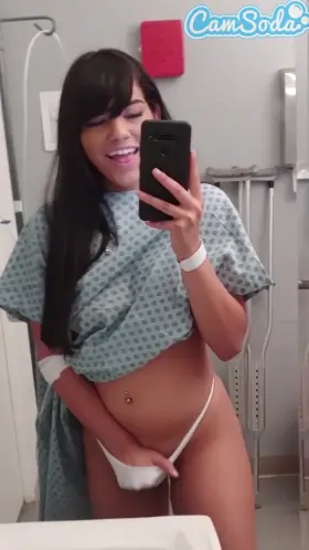 hospitalized teen films herself in her room