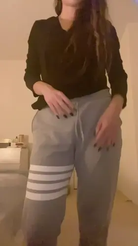 I want you to push this thong aside and rail me 😏💕