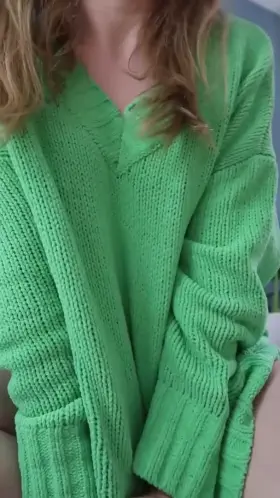 how do you (f)eel about sweater weather? 🎀