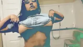 [NSFW] Some underboob and a surprise 😉