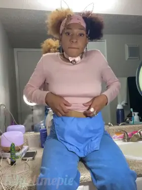 Wanna play with a bunny? 😊