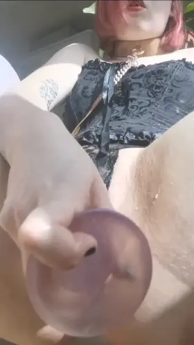 I love some hardcore stuff when I play with myself 😊 very into anal too