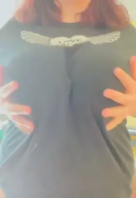 Love this epic drop the wife sent me! Man I love her big titties!