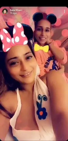 Indian Model Sara Khan Nip Slip