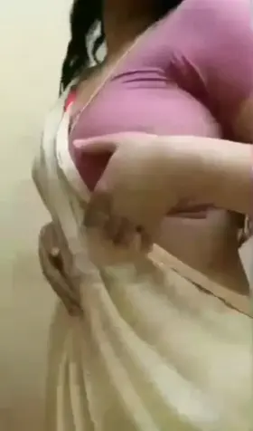 Desi hotwi[f]e removing saree and bra💦. Watch the sexy boobs. Check my bio for more