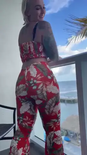 White Girls in So. Fla Got the Juiciest Asses