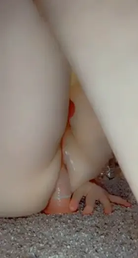 Who’s lookin for a white girl who can take 9 inches of dick cause this vid proves I can😜