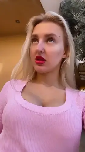 I have a kink for doing dirty stuff in my parents garden, where every neighbour can watch and enjoy hehe