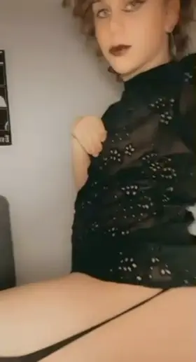 Instead of being your big titty goth gf, I could be your big booty goth trap gf 💕