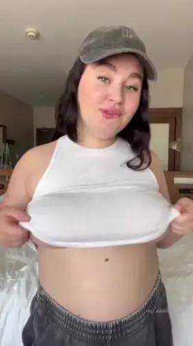 Do you prefer women who don’t wear bras? 😋