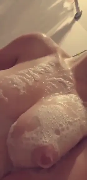 Use my wet body in any way you'd like😍😍