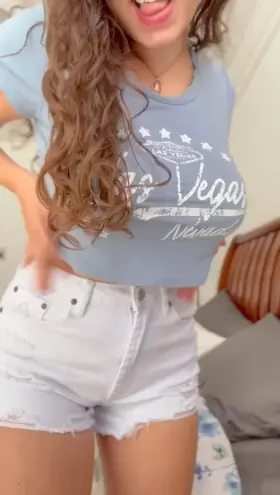 Sending a masturbating video to every guy that add 👻eva_jons2022