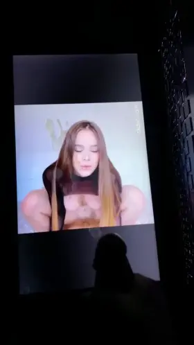 Hailee Steinfeld (DF) #32