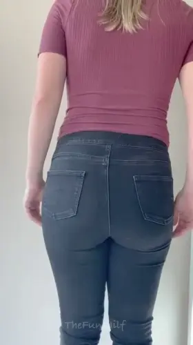 Does anyone love a mom butt?